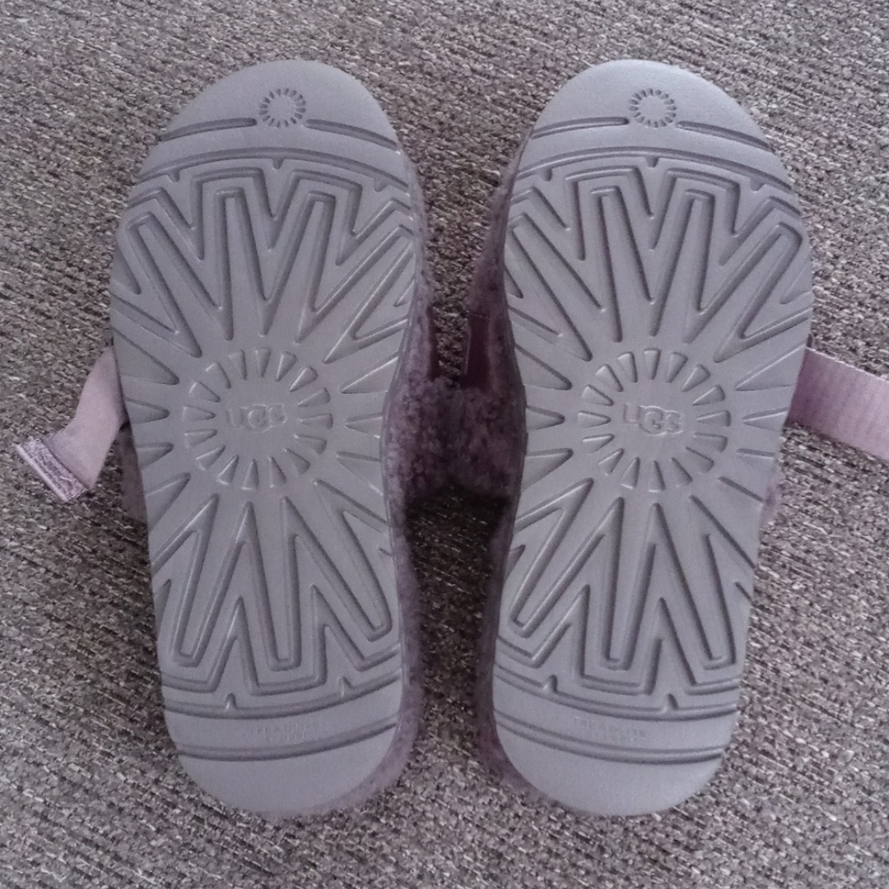 ๐ฉถUGG๐ฉถ - Fluffita Gray Flatform Slipper - Picture 12 of 12